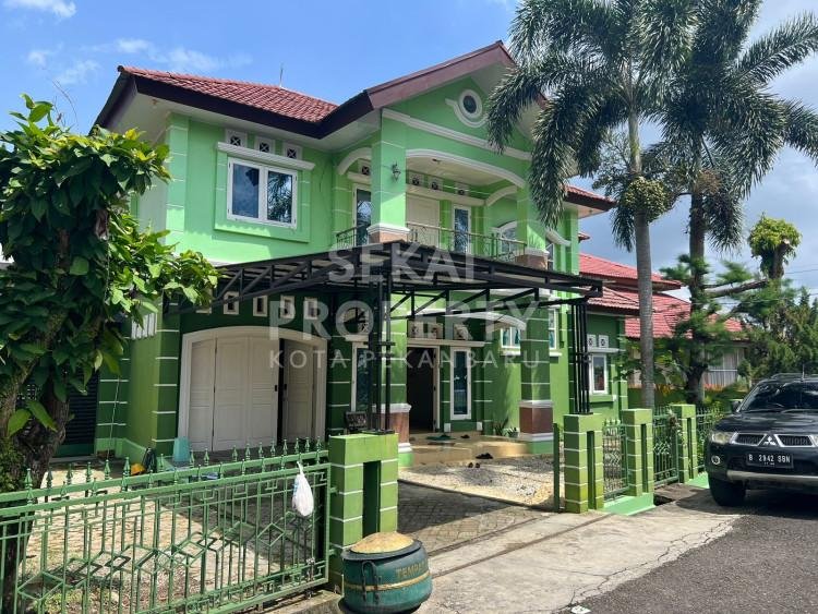 DIJUAL RUMAH CANTIK 2 LT JL.LEMBAH RAYA