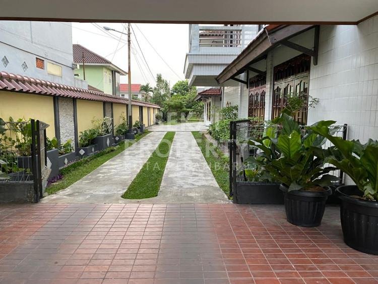 DIJUAL RUMAH 2 LANTAI SIAP HUNI JL .RONGGOWARSITO