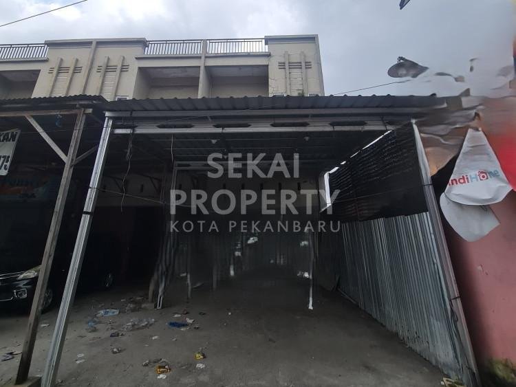 Di sewakan 1 unit ruko 2 lantai tepi jalan lokasi Jalan Suka Karya Panam tengah kota Pekanbaru