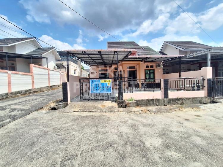 DIJUAL RUMAH SIAP HUNI POSISI HOOK DALAM PERUMAHAN NYAMAN LOKASI JL.HANGTUAH-PEKANBARU
