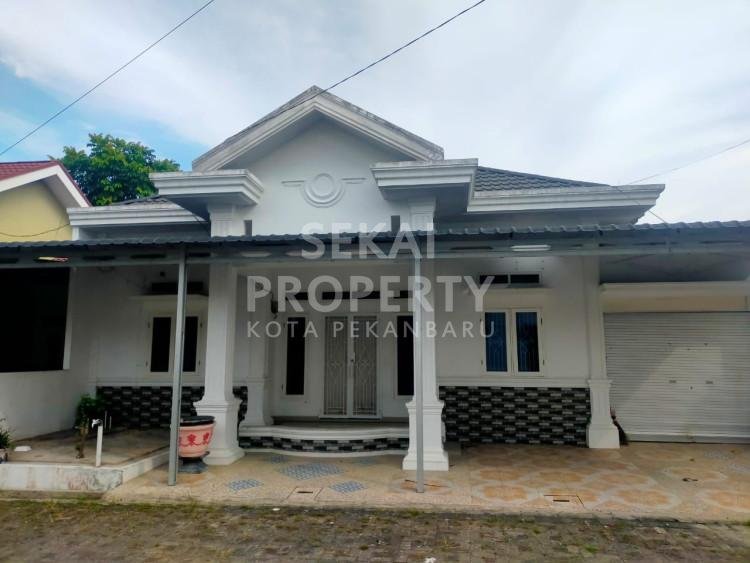 DIJUAL RUMAH BULATAN LOKASI DEKAT JL.HR SOEBRANTAS