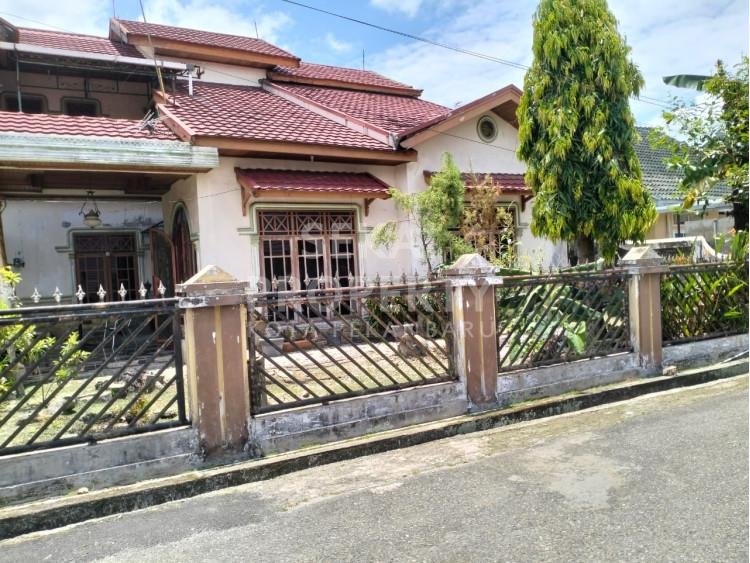 DI JUAL RUMAH MEWAH 2 LANTAI DI JALAN KOPKAR SIAK HULU
