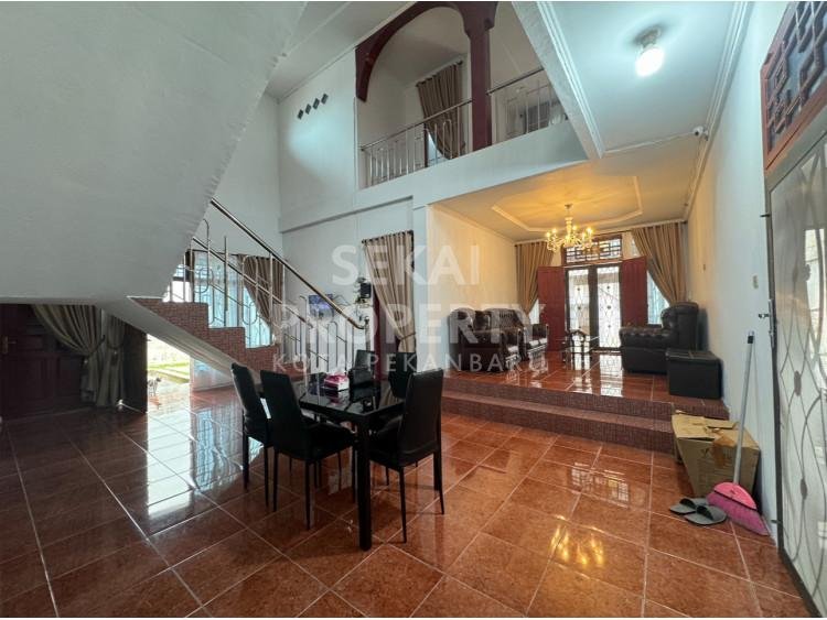 DISEWAKAN RUMAH CANTIK 2 LT JL.HARAPAN RAYA