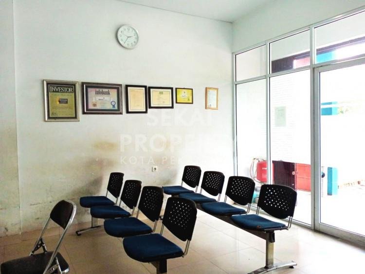 Dijual Ruko 3lt murah, siap pakai dan ditepi jalan besar Jl. Arifin Ahmad - Pekanbaru