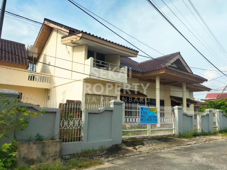 DIJUAL / DISEWAKAN RUMAH MEWAH DI JALAN BAKTI SOEKARNO HATTA PEKANBARU