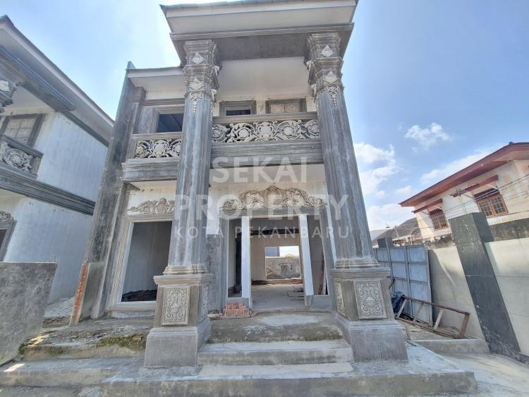 DIJUAL RUMAH 2 LANTAI MEWAH KLASIK BARU FURNISH SIAP HUNI  LOKASI JL.PAUS - PEKANBARU