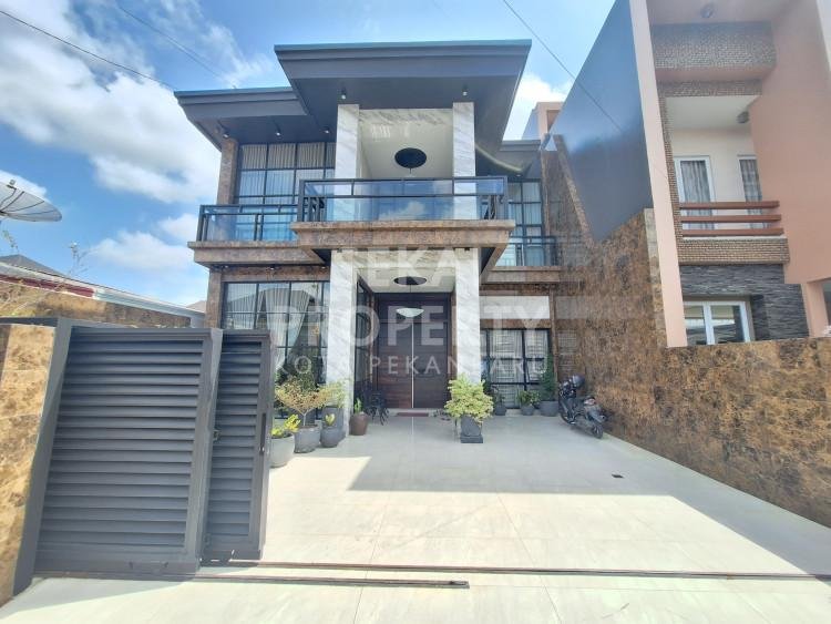DIJUAL RUMAH MEWAH 2 LANTAI LOKASI JL.PAUS - PEKANBARU