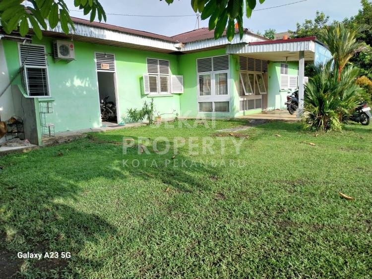 DI JUAL RUMAH  BULATAN BESERTA KONTRAKAN RUMAH DI JLN PEMUDA - PEKANBARU