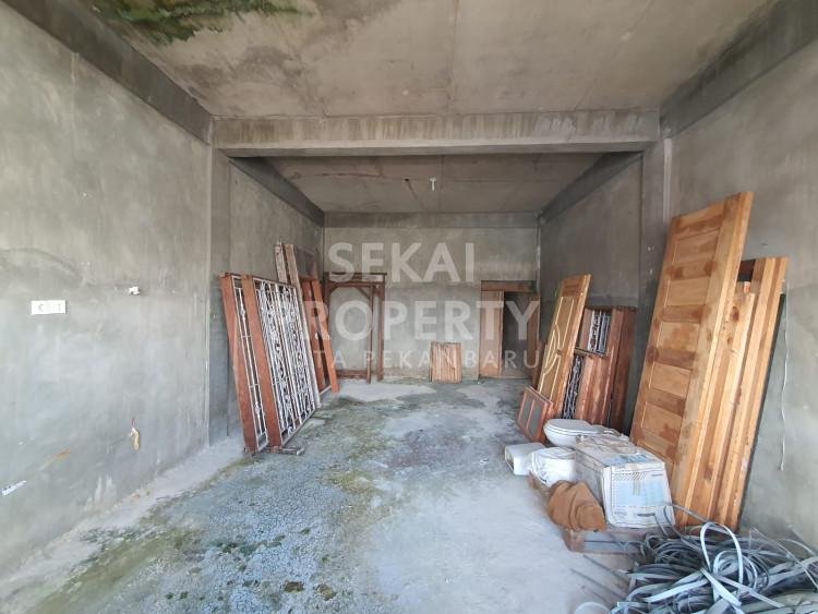 Dijual Ruko 2.5 Lantai di jl. Mutiara - Jl. Riau, Pekanbaru