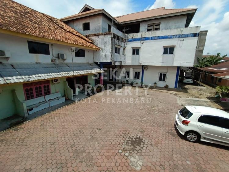 Dijual Tanah dan Bangunan di tengah kota dan di tepi jalan aspal Jl. Taskurun - Pekanbaru