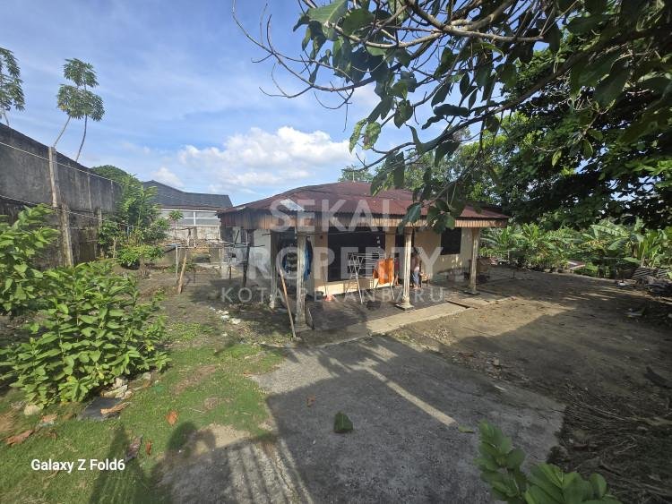 DIJUAL TANAH + RUMAH LOKASI DEKAT JL.KELAPA