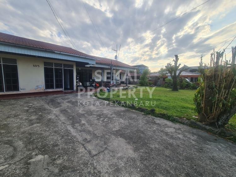 Di Jual Rumah Bulatan Lokasi Jalan Soekarno Hatta dekat dengan Sekolah Darma Loka tengah kota Pekanbaru