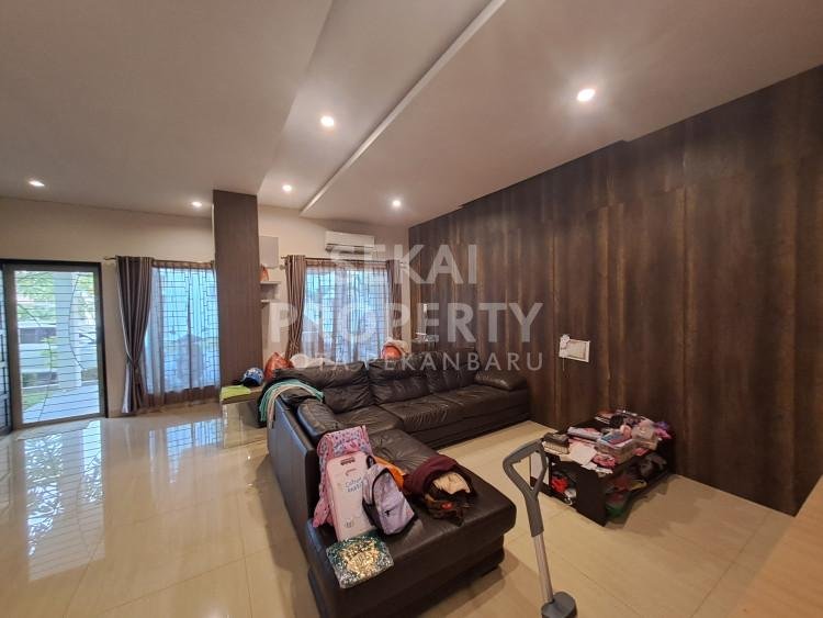 DIJUAL RUMAH CLUSTER 2 LANTAI FULL FURNISH LOKASI DEKAT JL.KUANTAN-PEKANBARU