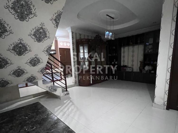 Dijual Rumah 2.5 Lantai di Lokomotif