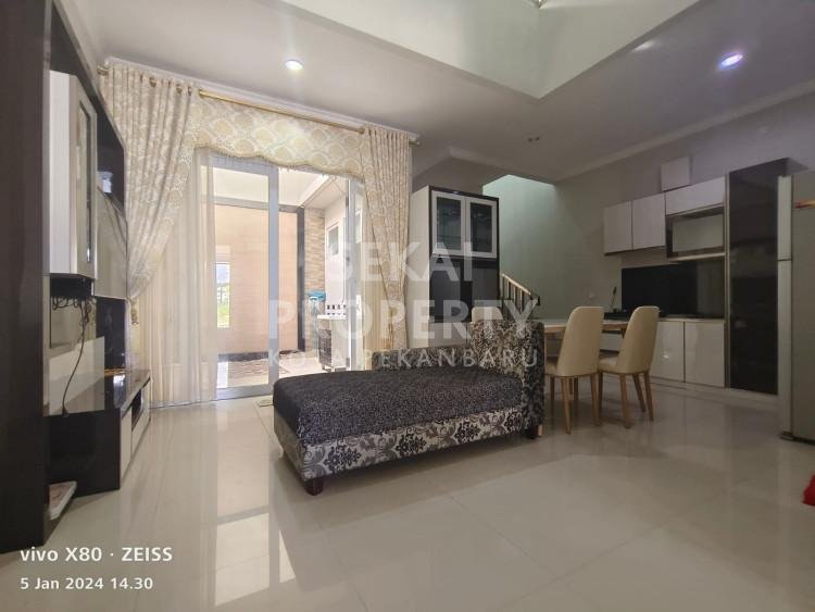 DIJUAL RUMAH CLUSTER 2 LT FURNISHED LOKASI JL. SOEKARNO HATTA - PEKANBARU