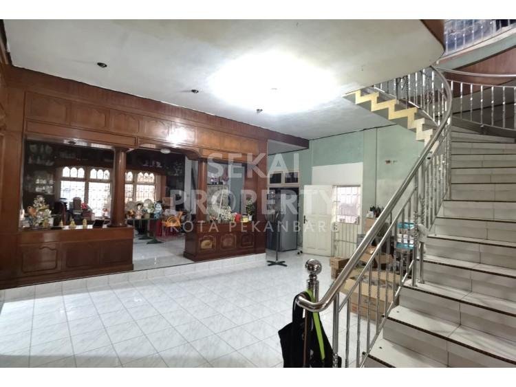 Dijual Rumah Bulatan Luas dan Lebar di Jl. Hasanuddin