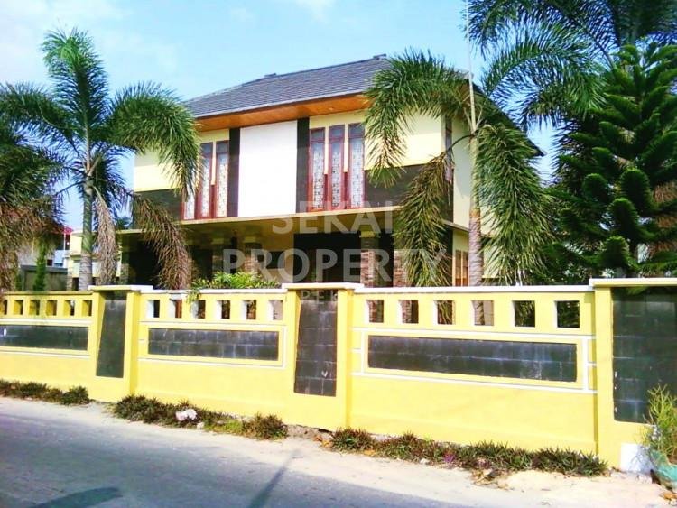 Dijual Rumah Mewah  2 lantai, Jl. Kelapa Sawit - Pekanbaru