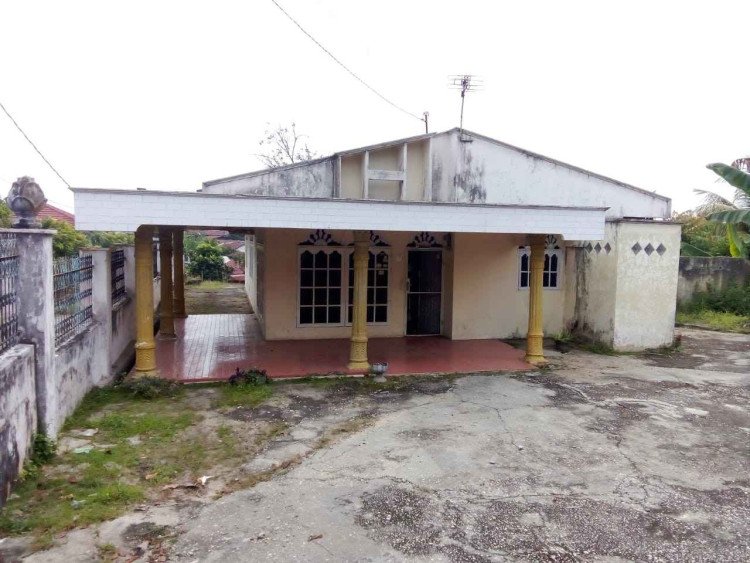 DI JUAL MURAH RUMAH BULATAN DENGAN TANAH YANG LUAS