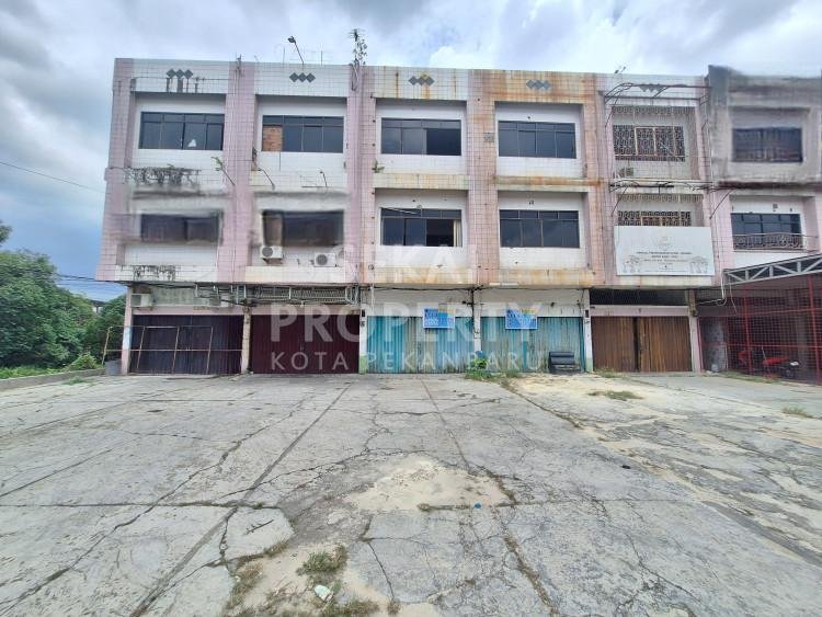 DIJUAL RUKO 3 LANTAI LOKASI TEPI JALAN SOEKARNO HATTA- PEKANBARU