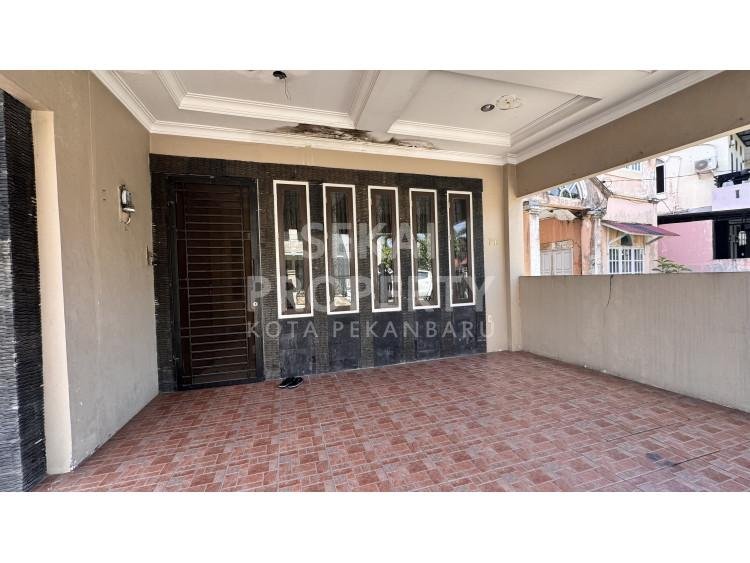 DIJUAL RUMAH 2 LT JL.KOMPLEK PANORAMA RUMBAI