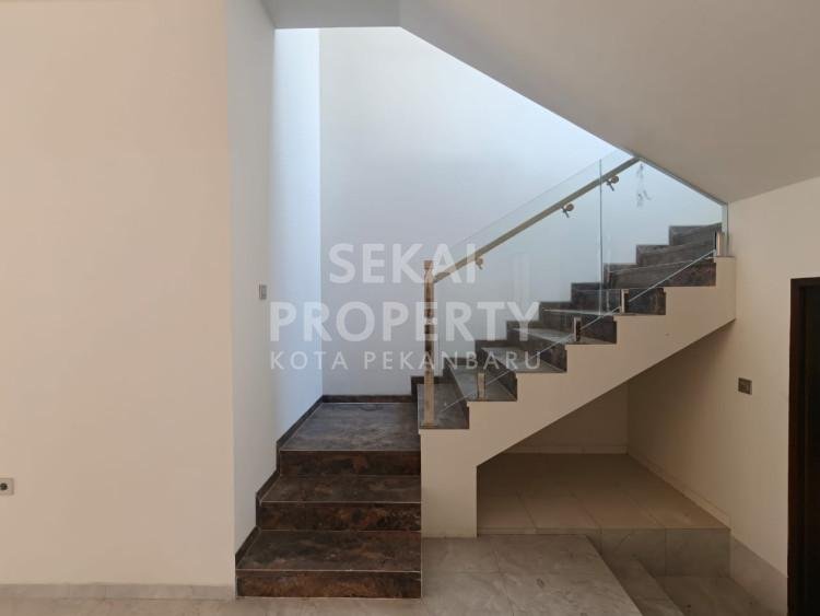 DIJUAL RUMAH MEWAH CLUSTER DI JL DUYUNG - PEKANBARU