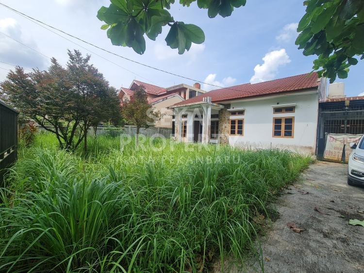 Di Jual 1 unit rumah bulatan tepi jalan lokasi Harapan Raya tengah kota Pekanbaru