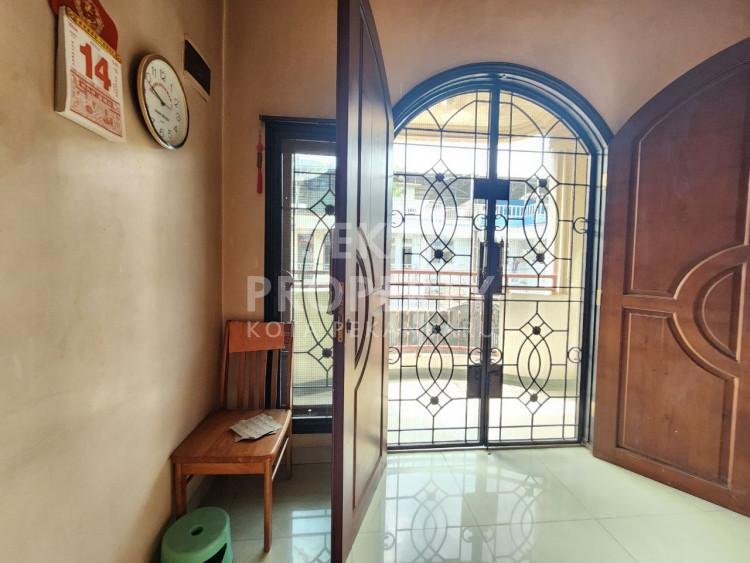 DIJUAL RUMAH SIAP HUNI 2 LANTAI DEKAT JL. RIAU - PEKANBARU