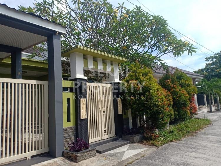 Dijual rumah mewah siap huni dan nego di Arifin Ahmad - Pekanbaru