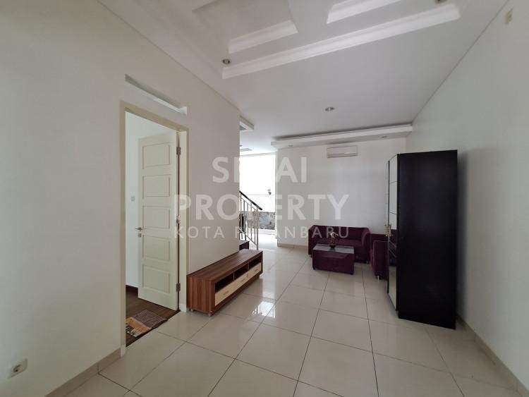 DIJUAL/DISEWAKAN RUKO KANTOR  2 LT SEMI FURNISH CLUSTER DI JL.ARIFIN AHMAD-PEKANBARU