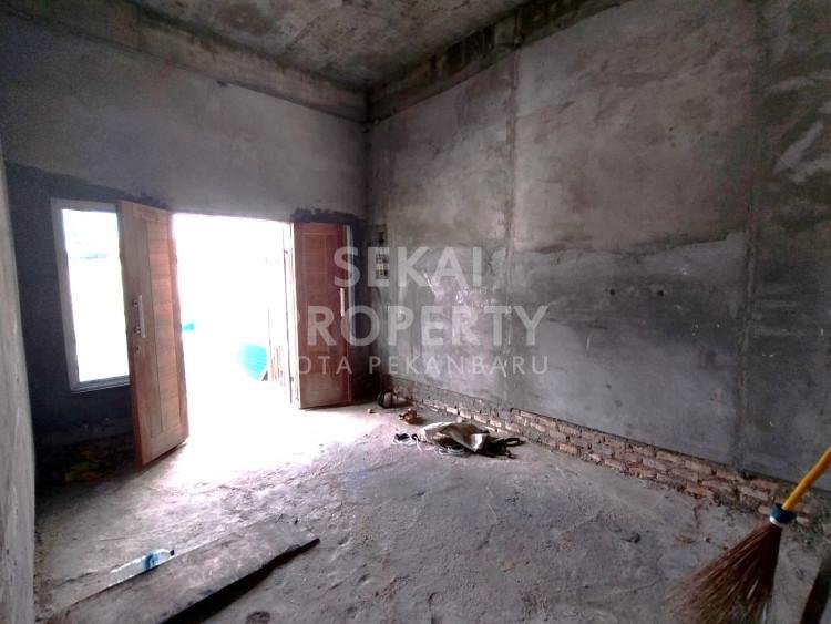 Dijual Rumah 2 LT di Jl. Karya Indah