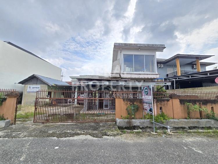 DIJUAL RUMAH BULATAN DENGAN TANAH LUAS LOKASI DEKAT JALAN PARIT INDAH/SUDIRMAN-PEKANBARU