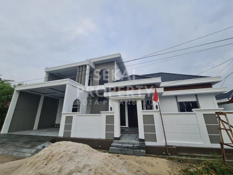 DIJUAL RUMAH MEWAH 2LT KONDISI BARU LOKASI DEKAT JL. ARIFIN AHMAD - PEKANBARU