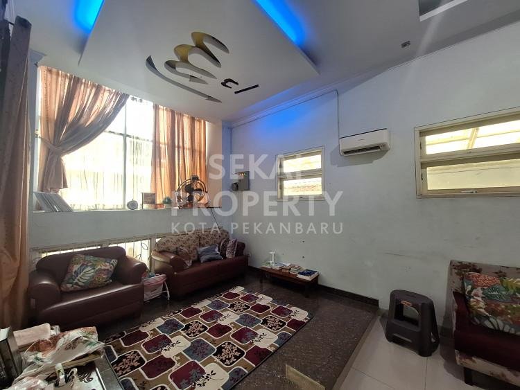 DIJUAL RUMAH 2 LANTAI SIAP HUNI LOKASI JL.TENGKU ZAINAL ABIDIN DEKAT JL.SUDIRMAN-PEKANBARU