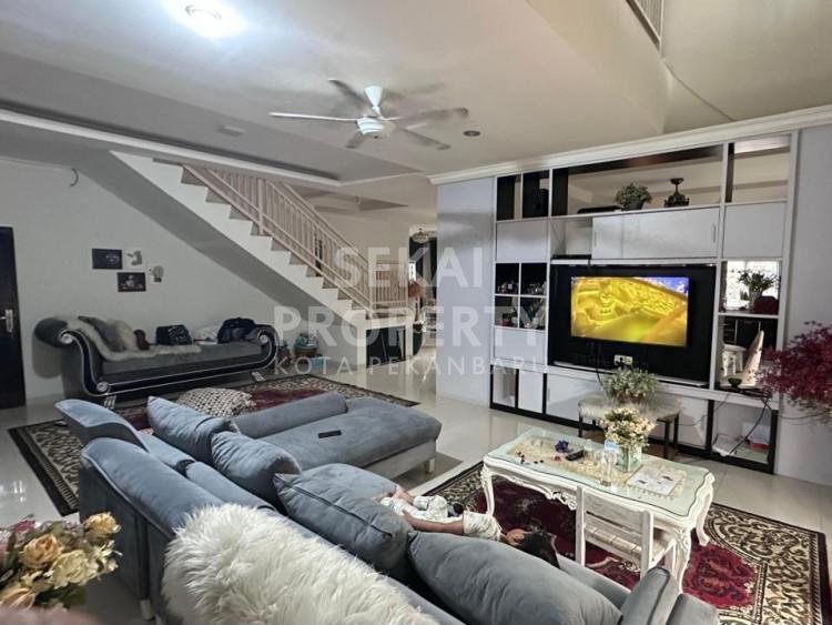 DIJUAL RUMAH BULATAN 2 LANTAI  + CAFE DENGAN TANAH LUAS LOKASI JL.BANGAU SAKTI - PEKANBARU