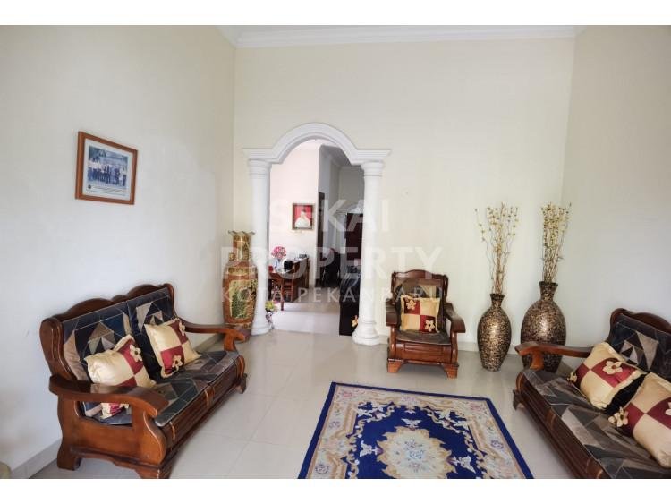 Dijual Rumah dengan tanah yang cukup besar di Rajawali Sakti