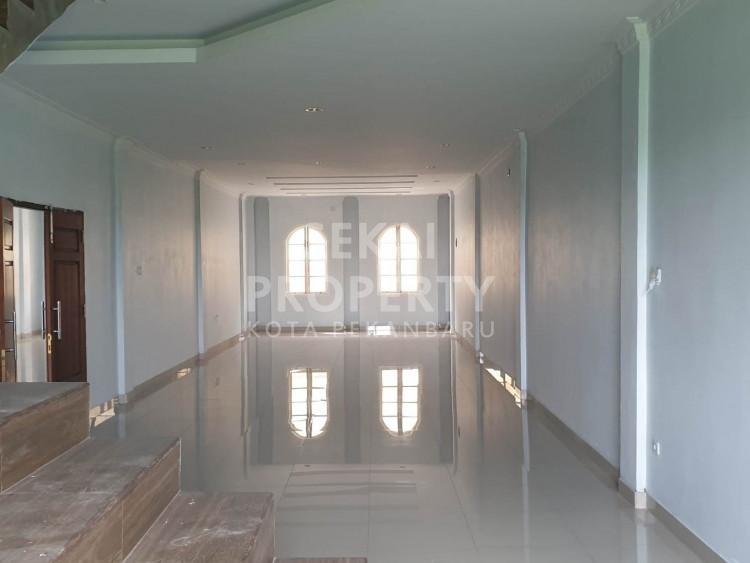 Dijual Ruko gandeng 3Lantai, di Jl. SM. Amin