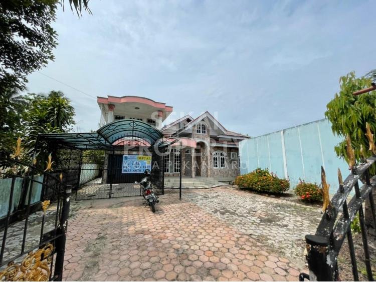 Dijual rumah bulatan dengan tanah luas lokasi jl.handayani - Pekanbaru