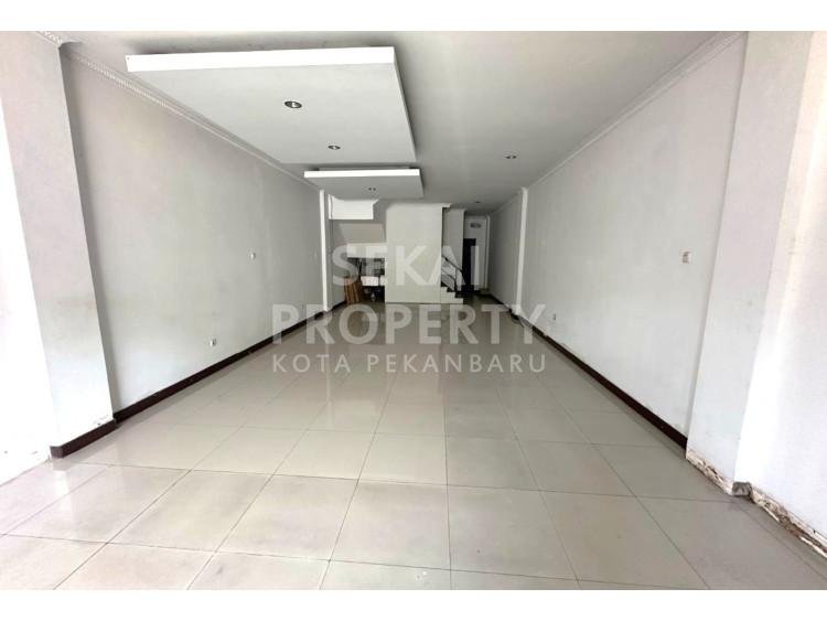 Disewakan Ruko 3 LT Kawasan Stategis Perkantoran di Jl. Sudirman