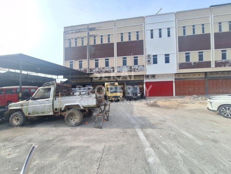 DIJUAL RUKO 3 LANTAI DENGAN SISA TANAH LUAS LOKASI JL.MELATI/PANAM-PEKANBARU
