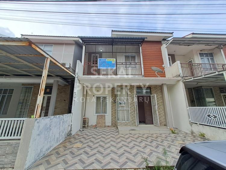DIJUAL/DISEWAKAN RUMAH CLUSTER 2 LANTAI SIAP HUNI LOKASI PERUMAHAN PONDOK MUTIARA JL.PEMUDA-PEKANBARU