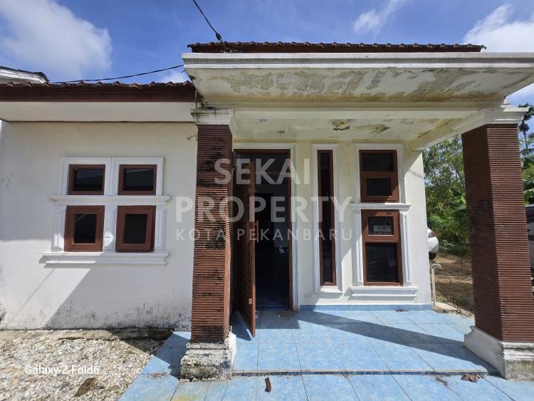 DIJUAL RUMAH POSISI HOOK DEKAT JL.RAWA BENING