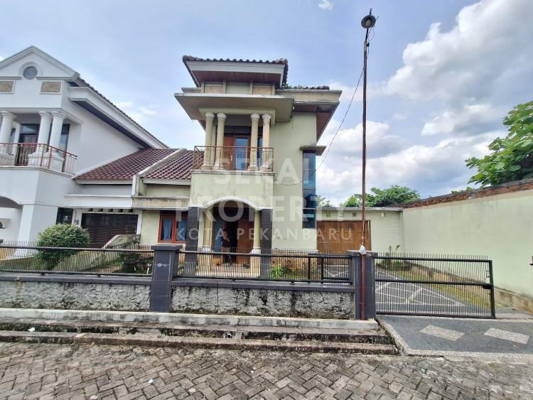 DIJUAL 4 UNIT RUMAH DAN TANAH-TANAH KAPLING DALAM KOMPLEK PERUMAHAN LOKASI DEKAT JL.TUANKU TAMBUSAI UJUNG-PEKANBARU
