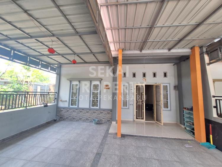 DIJUAL RUMAH 2 LANTAI DENGAN SISA TANAH LUAS LOKASI JL.KARYA INDAH/RIAU UJUNG-PEKANBARU