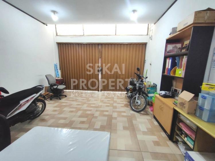 Dijual / Disewakan Ruko 2lt murah, siap pakai, semi furnish dan nego di Jl. KH. Ahmad Dahlan / Pelajar - Pekanbaru