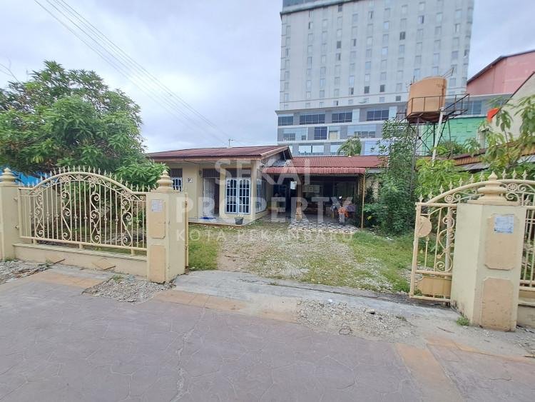 DIJUAL TANAH ADA BANGUNAN LAMA LOKASI JL.RIAU DEKAT MALL CIPUTRA -PEKANBARU