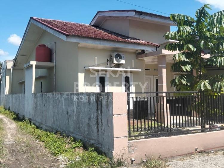 Di Jual 1 unit rumah siap huni Jalan Karya 2/Jalan Paus tengah kota Pekanbaru