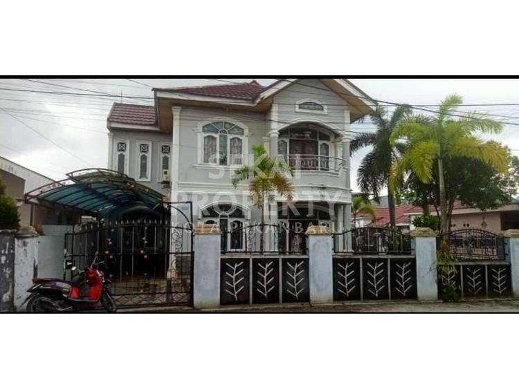 DIJUAL RUMAH CANTIK 2LT SIAP HUNI JL PAUS