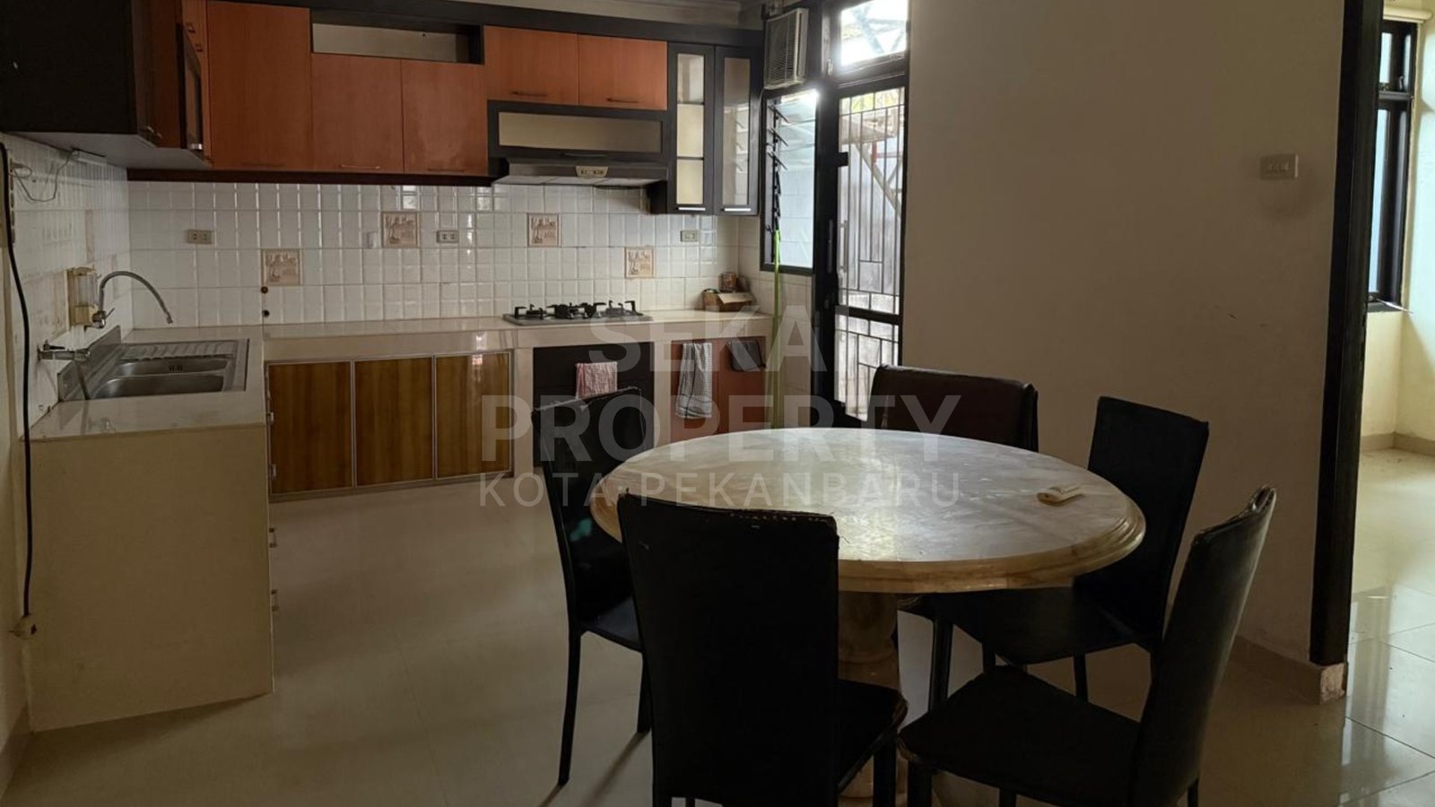 Dijual Rumah Cluster Dekat Sekolah Dharma Loka Plus Bonus Furnitur