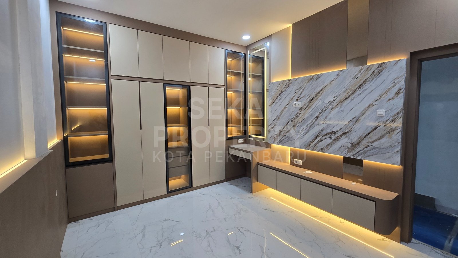 Dijual Ruko Baru 2,5lt Furnish &amp; Full Granit Lokasi Jalan Sungai Rokan Pekanbaru