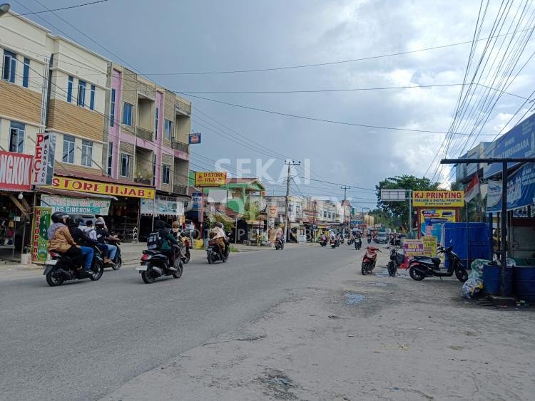 DIJUAL RUKO 2 LT FULL KERAMIK LOKASI DEKAT KERAMAIAN PINGGIR JLN BUKIT BARISAN -PEKANBARU